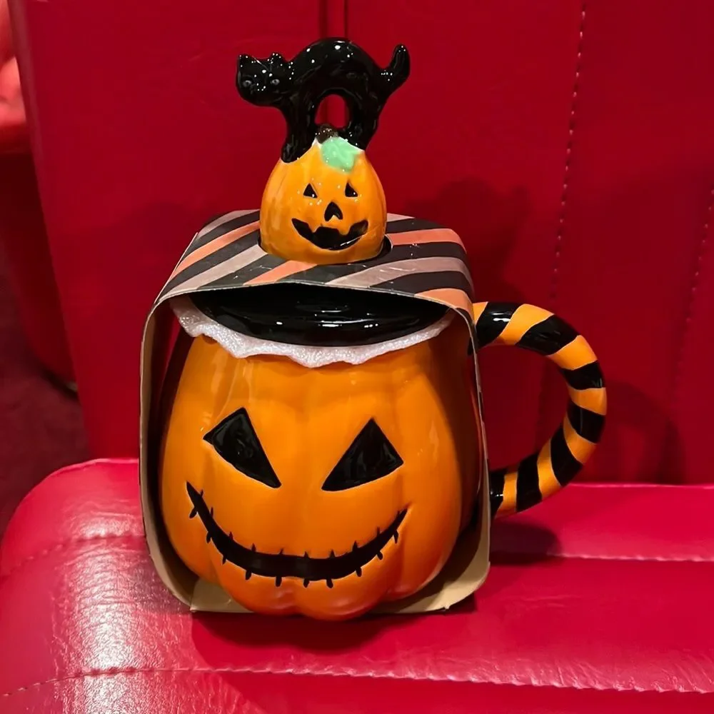 NWT pumpkin mug and lid set